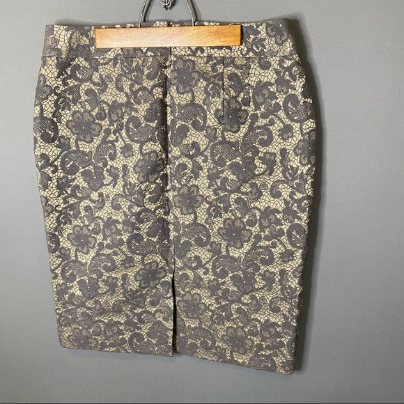 Classy Floral Embroidered Pencil Skirt - Picture 7 of 11